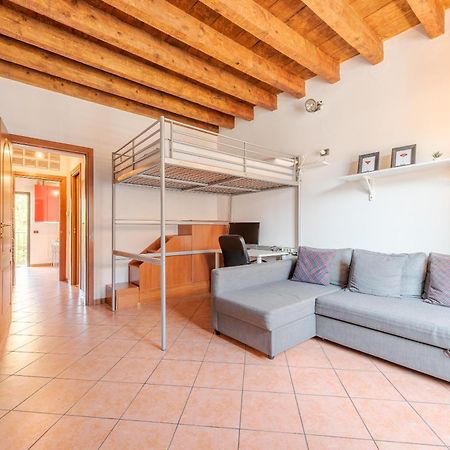 Guest Planet - Rosso Milano Apartment - Navigli Area Extérieur photo