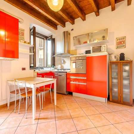 Guest Planet - Rosso Milano Apartment - Navigli Area Extérieur photo