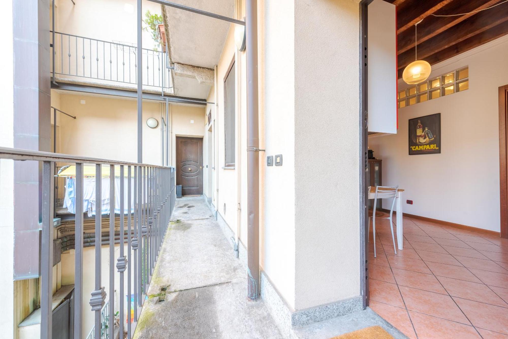 Guest Planet - Rosso Milano Apartment - Navigli Area Extérieur photo